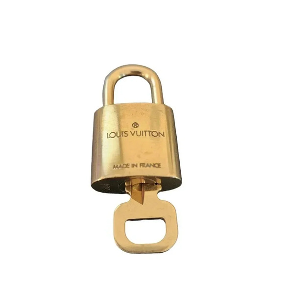 Louis Vuitton Padlock and Key Brass Gold Authentic # 304 Excellent Condition - Picture 5 of 9